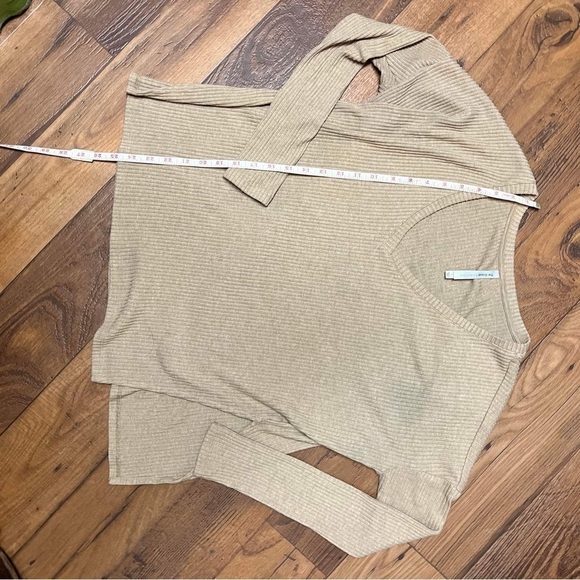 Aritzia The Group Babaton Traverse Long Sleeve Size 1 B2 - Picture 3 of 7